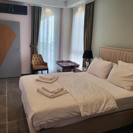 Comfort 4 Bedroom Terrace Sea View 亚洛瓦